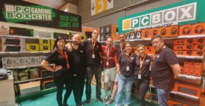 Profesionales de PCBox, en la tienda PCBox en la Euskal Encounter