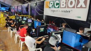 Zona gaming de PCBox en Gàmesis en Vinaròs